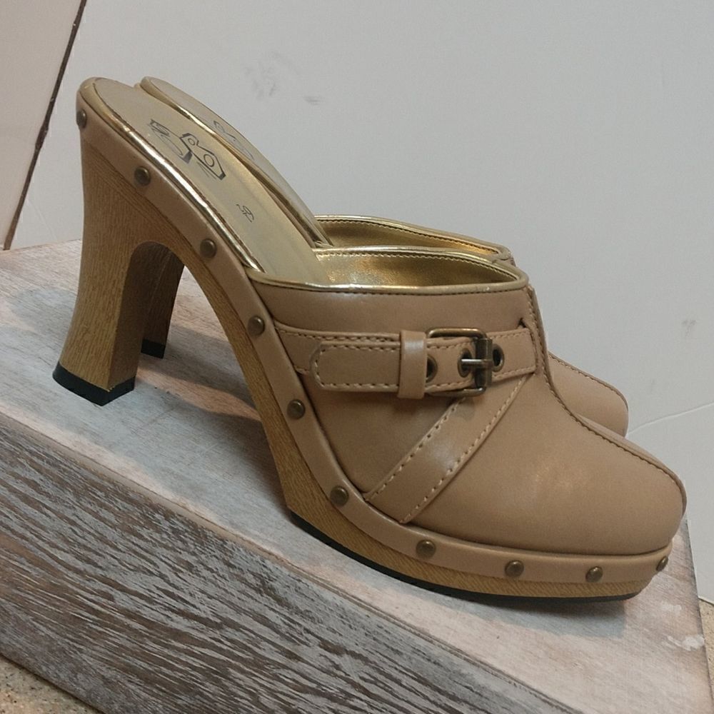 👍 Pretty Tan Heeled Mules Size 6.5.  S3